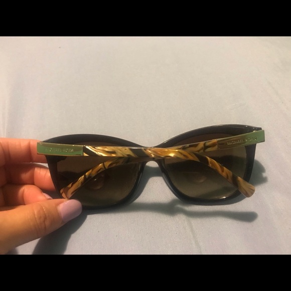 Michael kors.. - Picture 5 of 8